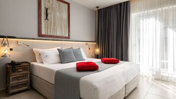 Chambre Deluxe double, balcon | Literie de qualité, minibar, coffre-fort, décor unique