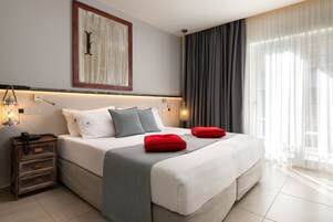 Ropa de cama de alta calidad y minibar 