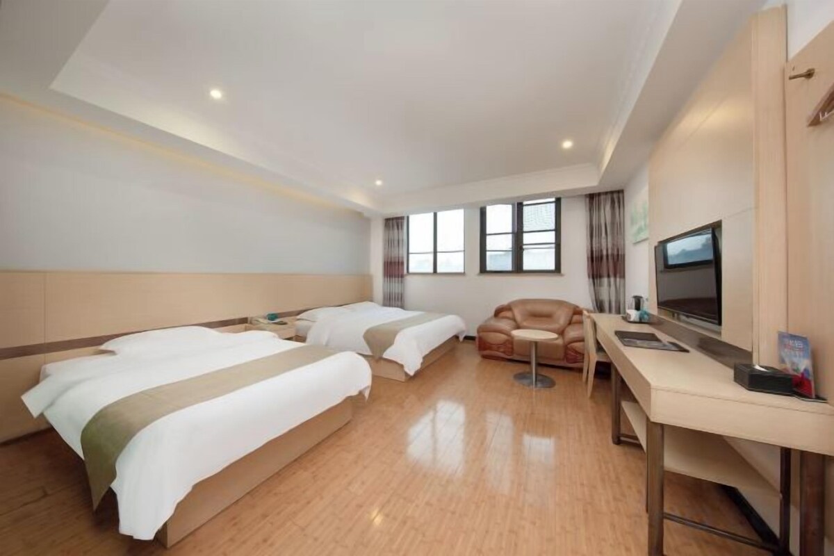 Deluxe Family Room