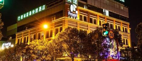 A multi-story building with a prominent 'Farnham' sign, indicating a hotel or commercial establishment.