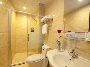 Shower, free toiletries, towels - Greentree Inn Guangdong Shantou Changping Road Exp (Shantou)