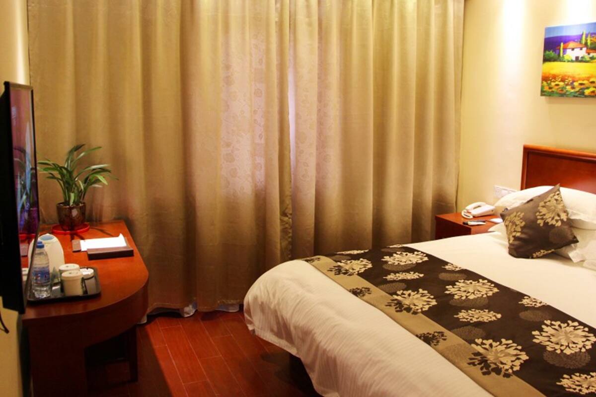 ตู้นิรภัยในห้องพัก, ผ้าม่านกันแสง, เตารีด/โต๊ะรีดผ้า, Wi-Fi ฟรี