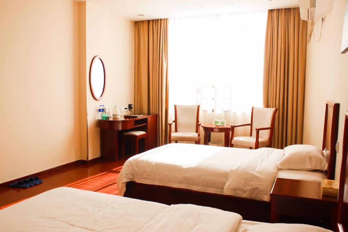 Double Room | Blackout drapes, iron/ironing board, WiFi (free)