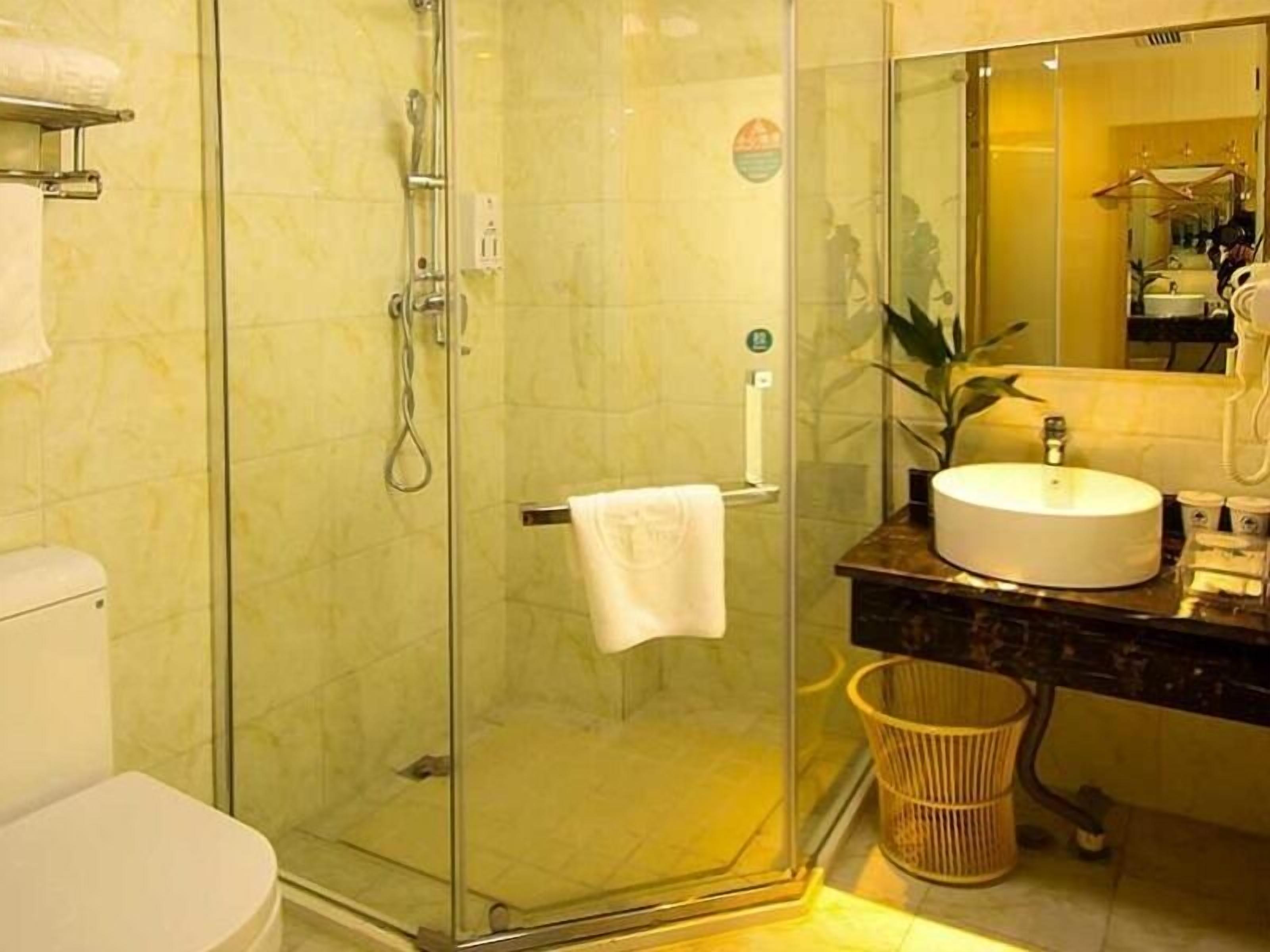 shower, free toiletries, towels