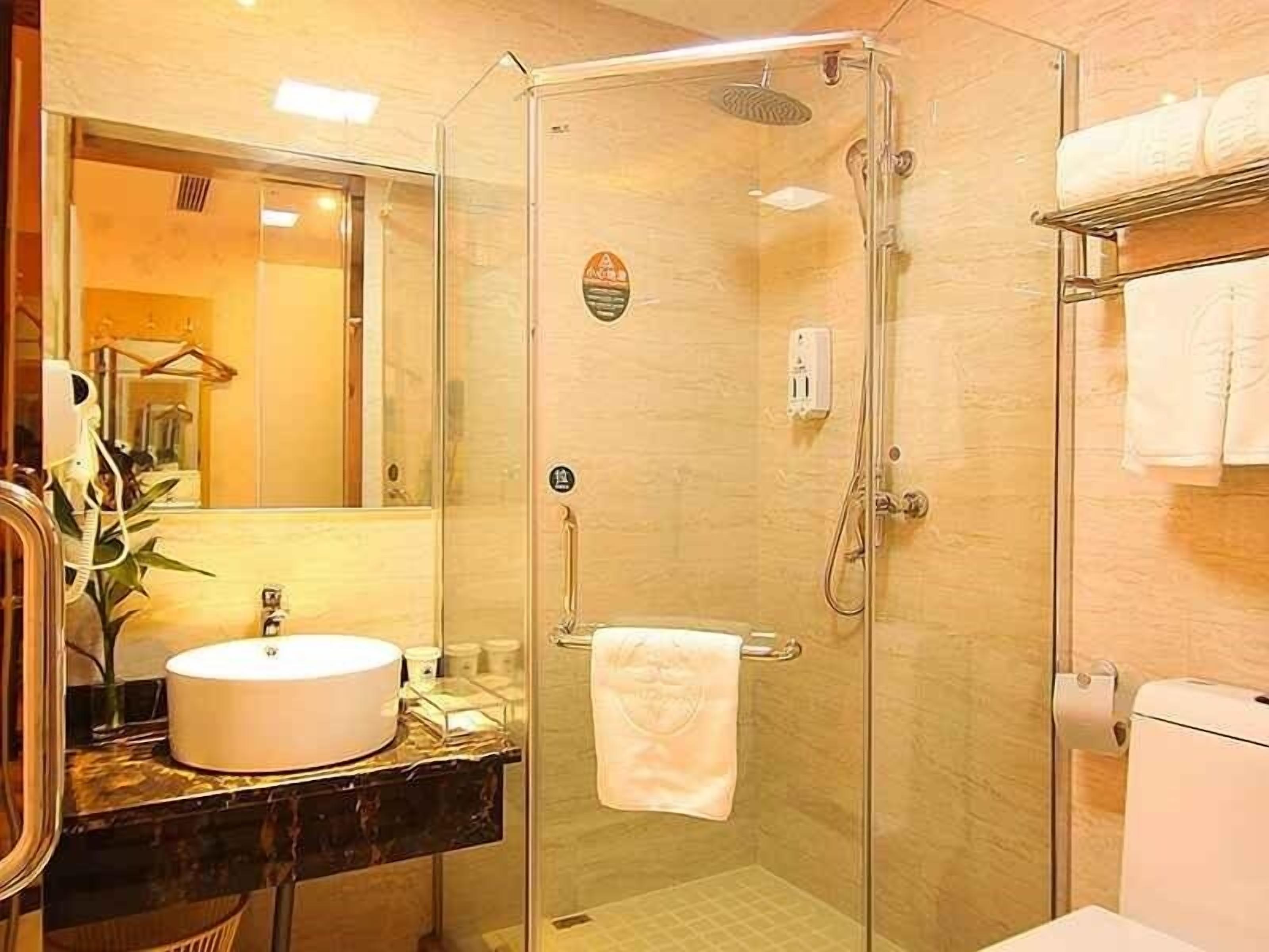 shower, free toiletries, towels