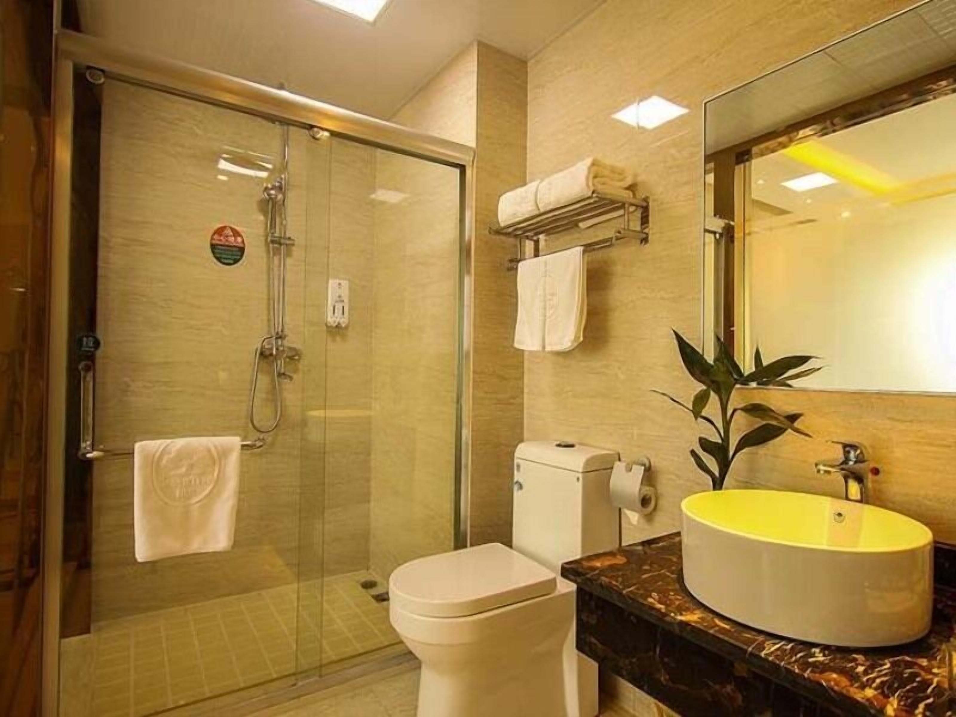 shower, free toiletries, towels