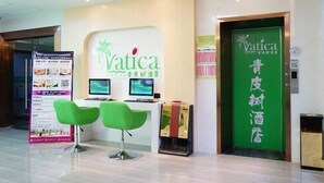 A reception area with a 'Vatica' sign, two green chairs, and a green door with Chinese characters. - Vatica Fuzhou West Second Ring Road Xihu Park Hote (Fuzhou)