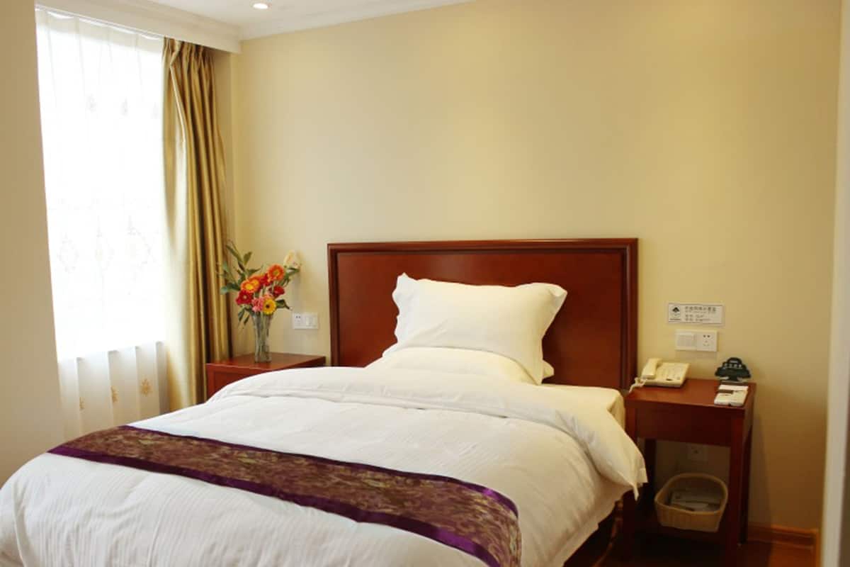 Cortinas opacas, tabla de planchar con plancha, wifi gratis