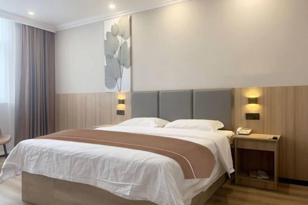 Cortinas opacas, tabla de planchar con plancha, wifi gratis