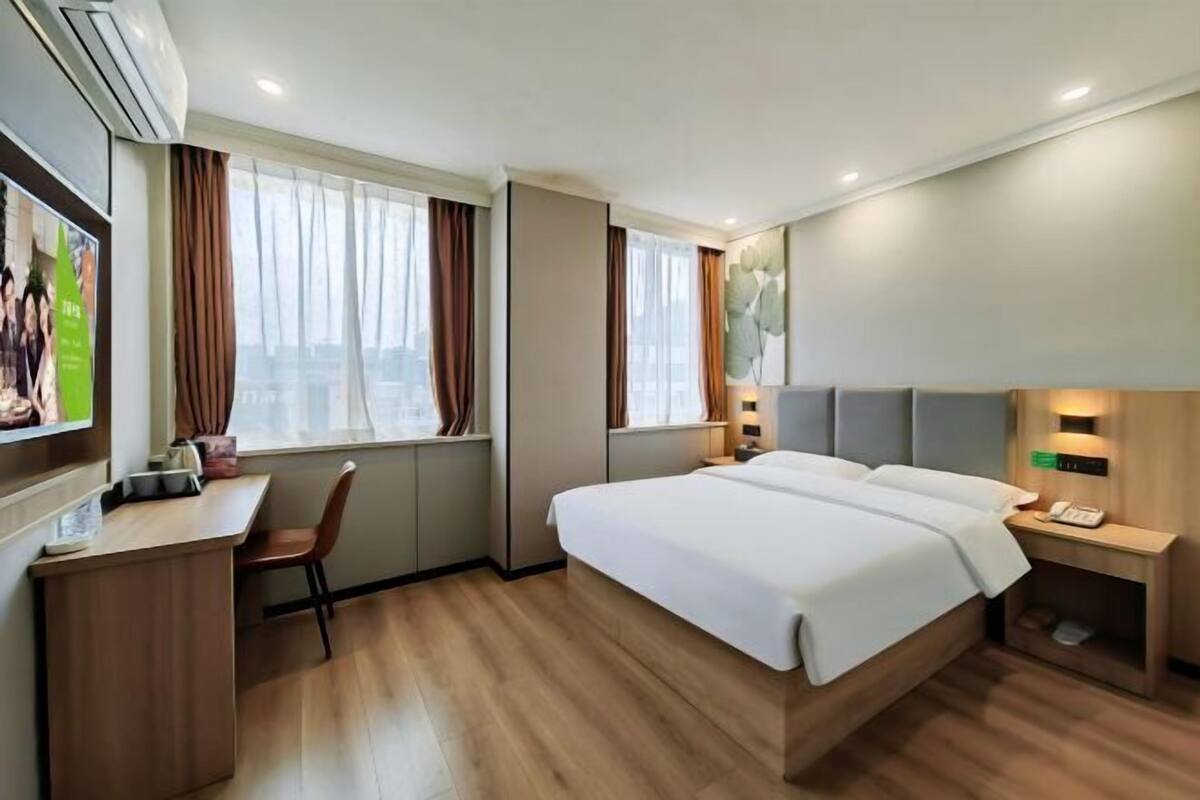 Cortinas opacas, tabla de planchar con plancha, wifi gratis