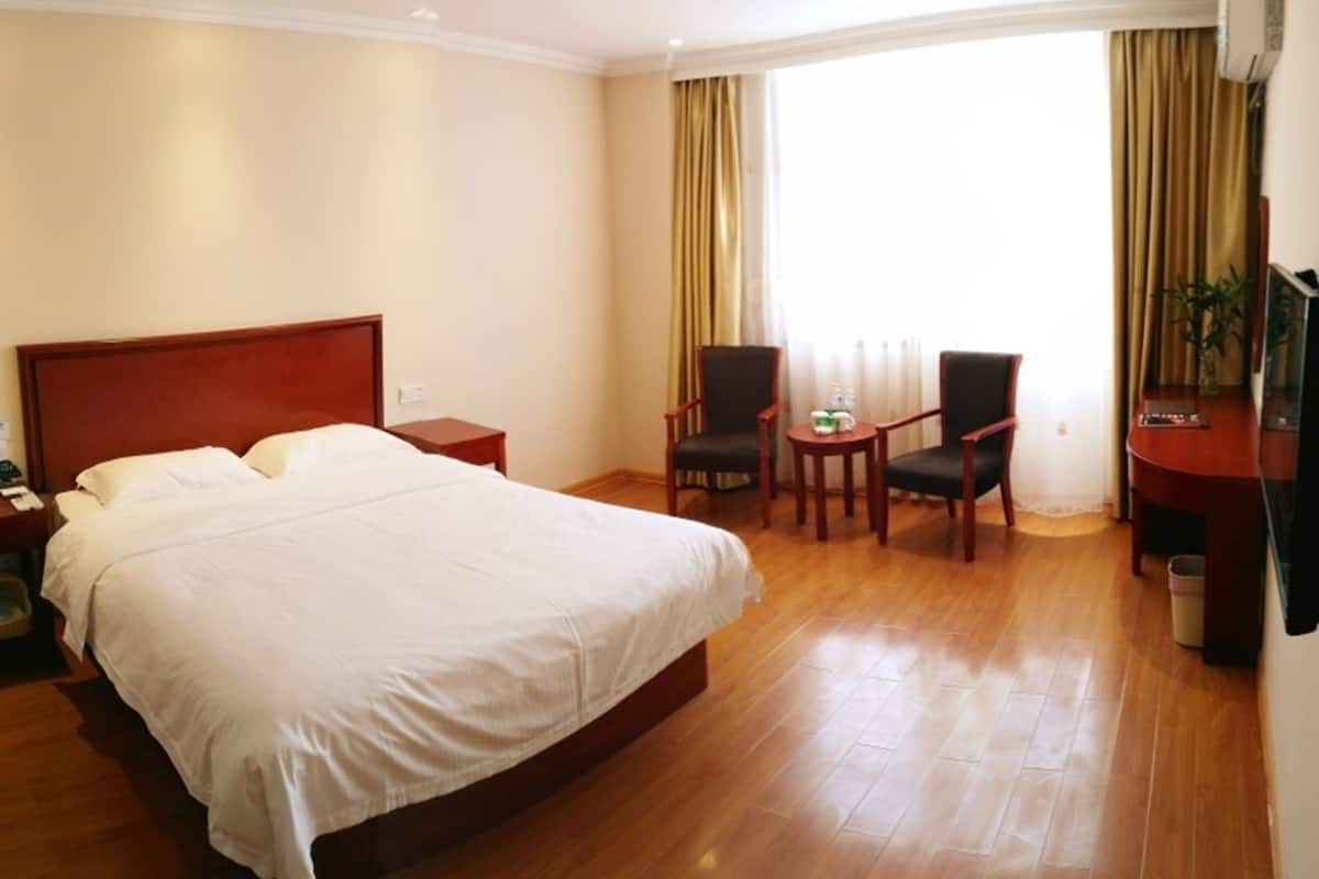 Cortinas opacas, tabla de planchar con plancha, wifi gratis