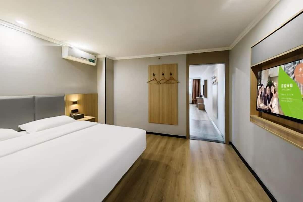 Cortinas opacas, tabla de planchar con plancha, wifi gratis