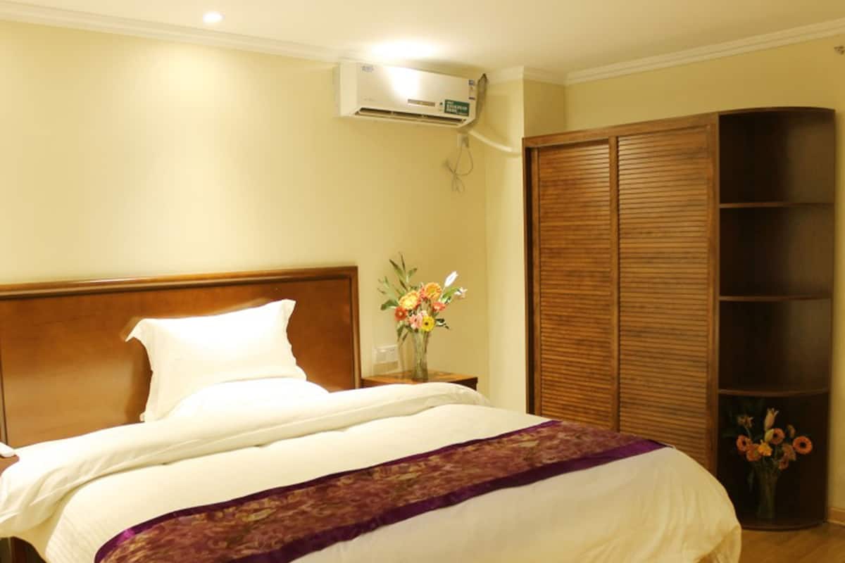 Cortinas opacas, tabla de planchar con plancha, wifi gratis