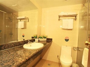 Shower, free toiletries, towels