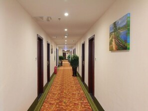Hallway - GreenTree Inn YangZhou West KaiFa Road Baolong Square Express Hotel (Yangzhou)
