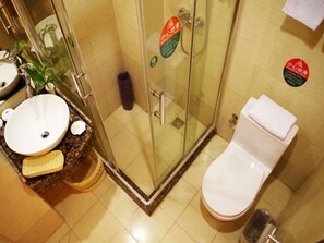 Shower, free toiletries, hair dryer, slippers - GreenTree Inn Huaian University Town Hotel (Huai'an)