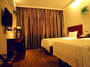 In-room safe, blackout drapes, iron/ironing board, free WiFi - GreenTree Inn Huaian University Town Hotel (Huai'an)