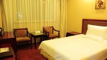 Double Room | Blackout curtains, iron/ironing board, free WiFi