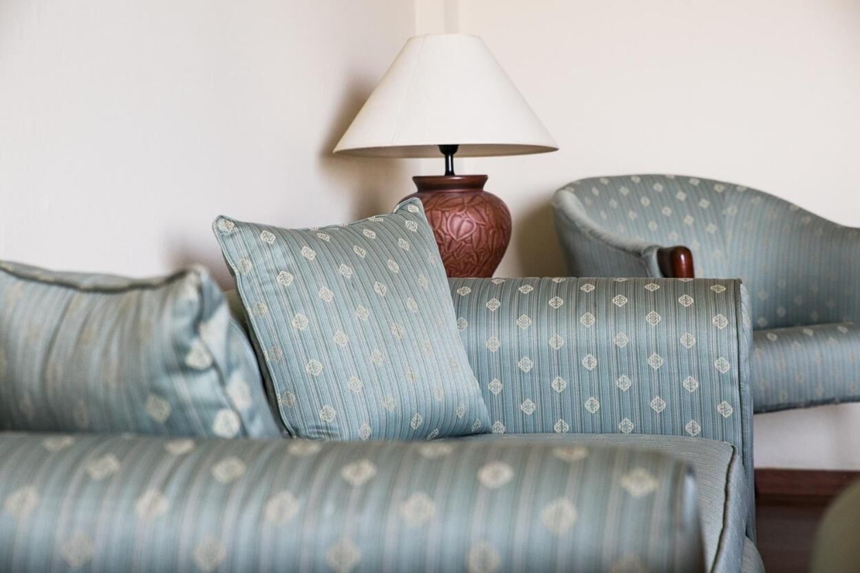 32-inch flat-screen tv with digital channels, tv