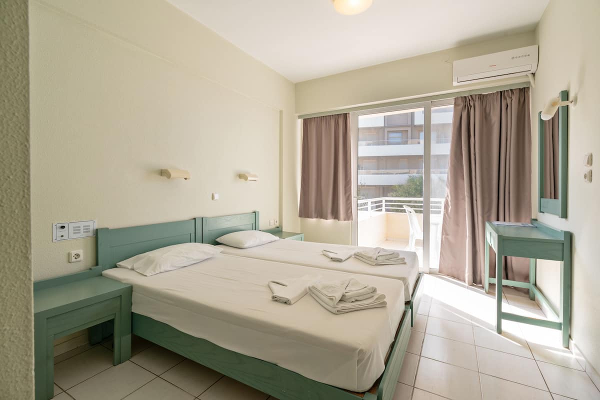 Iron/ironing board, free WiFi, bed sheets