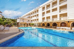 สระว่ายน้ำ