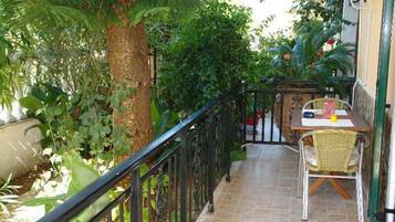 Tempat makan outdoor
