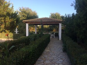 Outdoor dining - Villa Nefeli (Corfu)