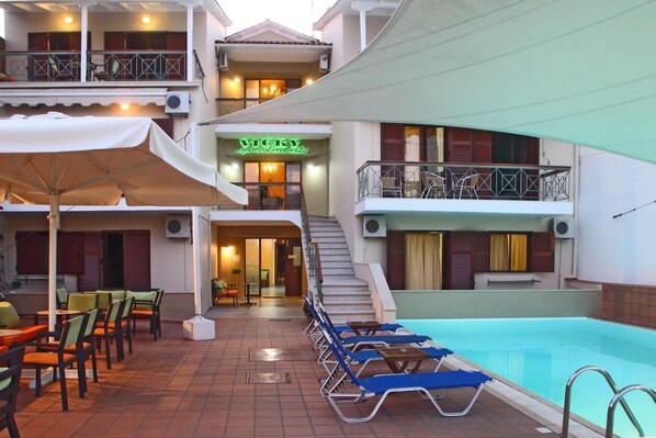 Piscine extérieure (ouverte en saison)