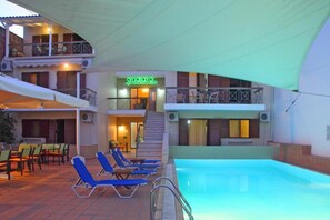 Seasonal outdoor pool - Vicky Apartments (Lefkada)