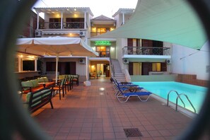 Seasonal outdoor pool - Vicky Apartments (Lefkada)