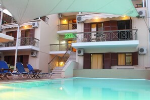 Seasonal outdoor pool - Vicky Apartments (Lefkada)