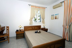 Room - Kymata Studios (Milos)