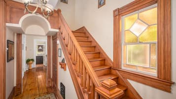 Victorian house, 5 bedrooms, 4 bathrooms and hot tub | Staircase