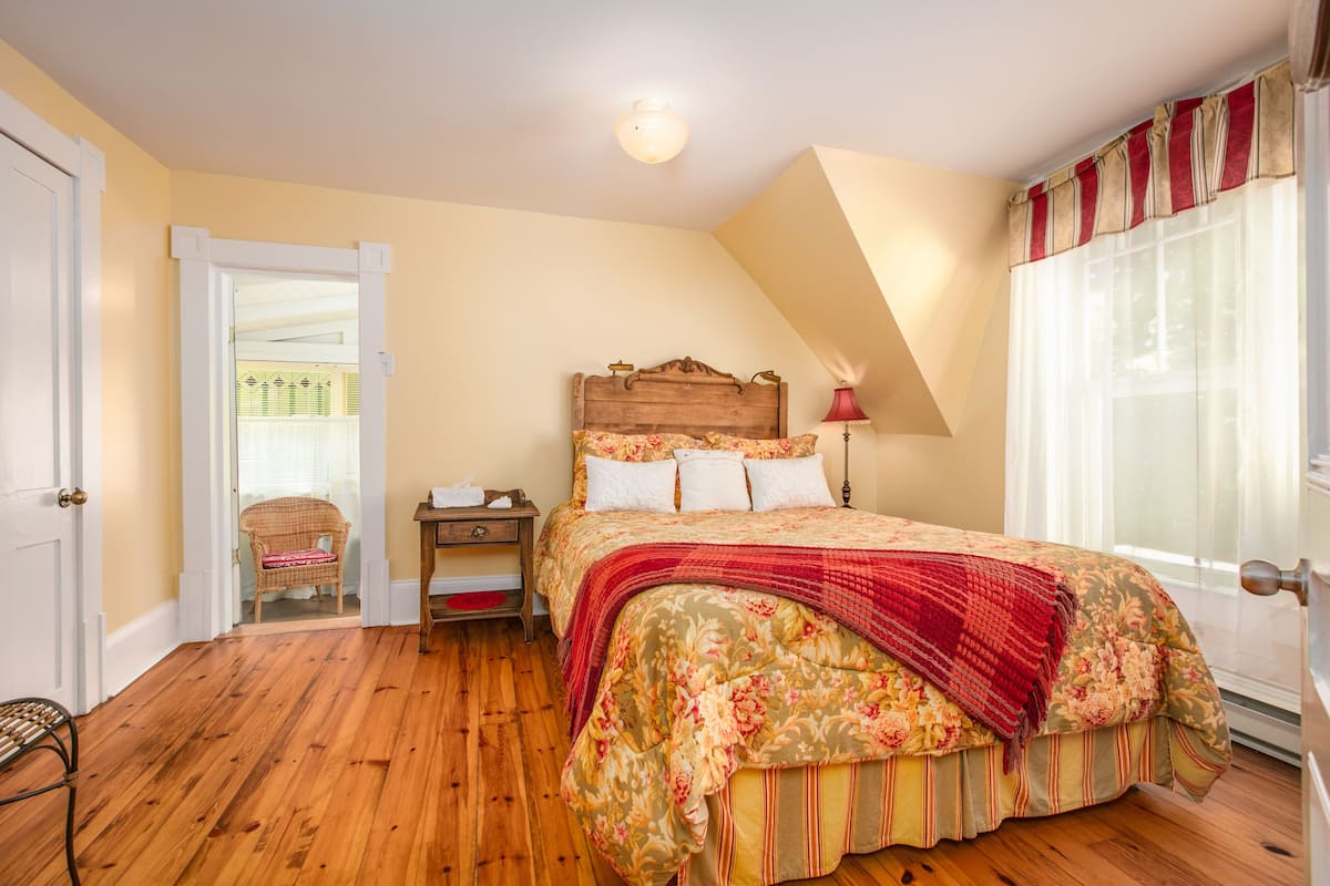 Comfort Suite, 1 Queen Bed (Juliette)