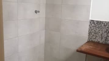 Standard Room | Bathroom | Shower, towels
