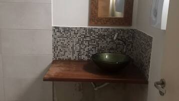 Standard Room | Bathroom | Shower, towels