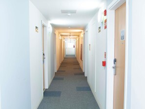 Desk, blackout curtains, soundproofing, free cots/infant beds - Ibis Budget Manhuacu (Manhuaçu)