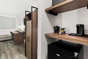 Standard Room, 1 King Bed, Non Smoking, Refrigerator & Microwave | Premium bedding, desk, laptop workspace, blackout drapes