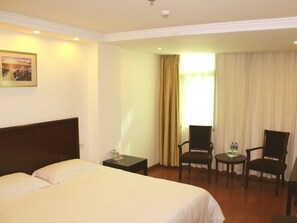 Rideaux occultants, fer et planche à repasser, Wi-Fi gratuit