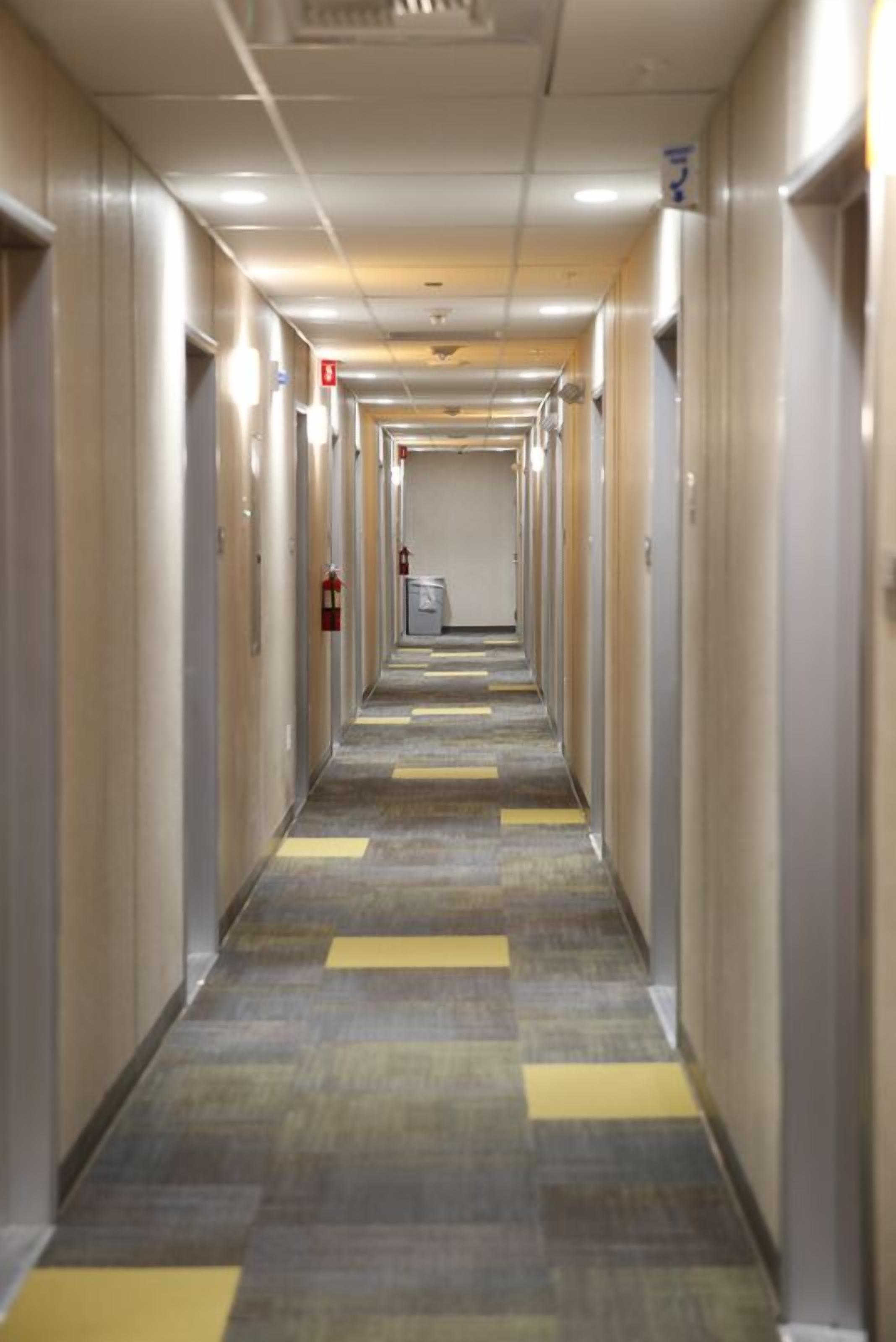 40-inch flat-screen tv with satellite channels, tv, ipod dock