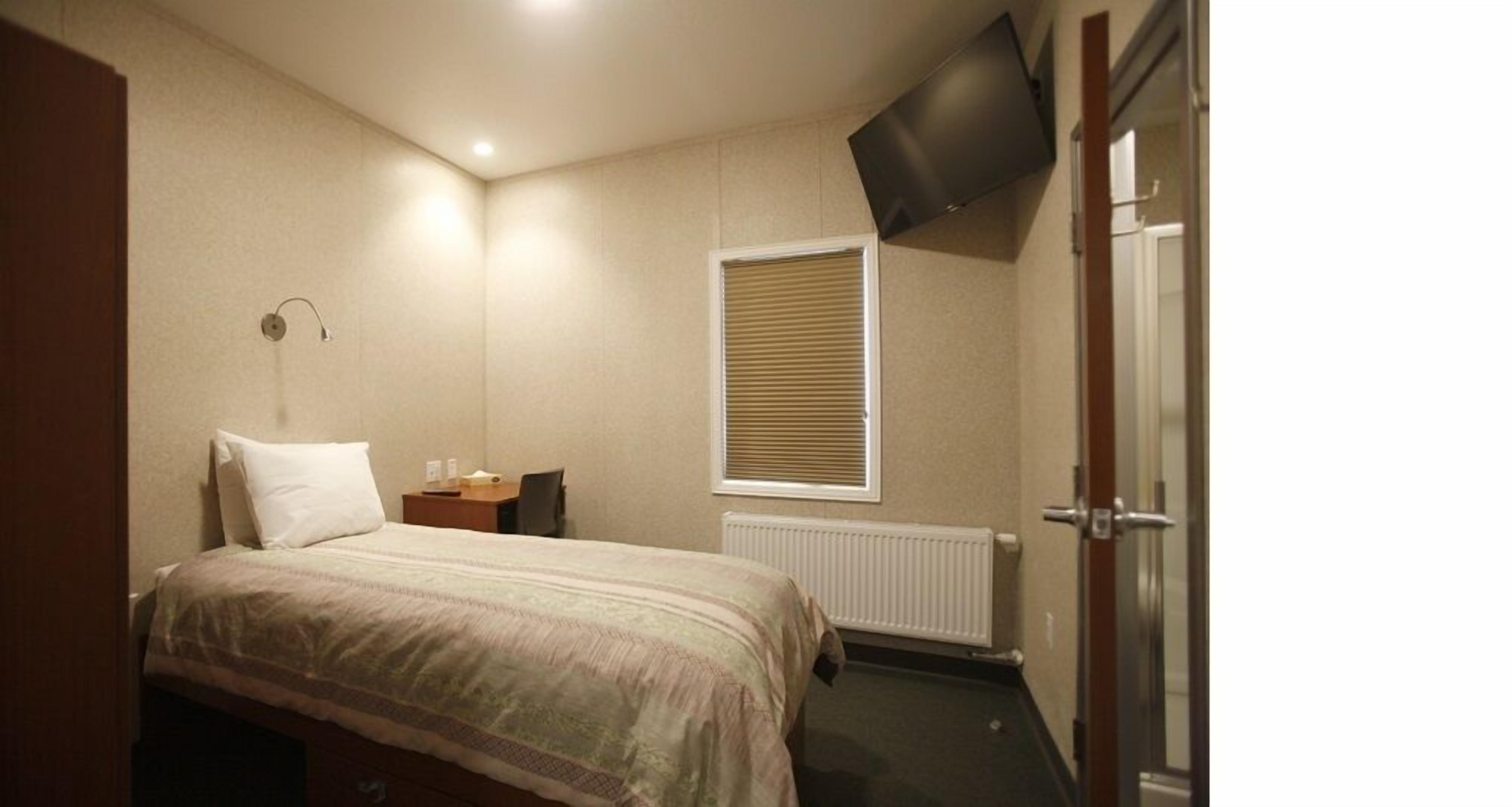single room, 1 single bed, private bathroom | desk, blackout curtains, soundproofing, free wifi