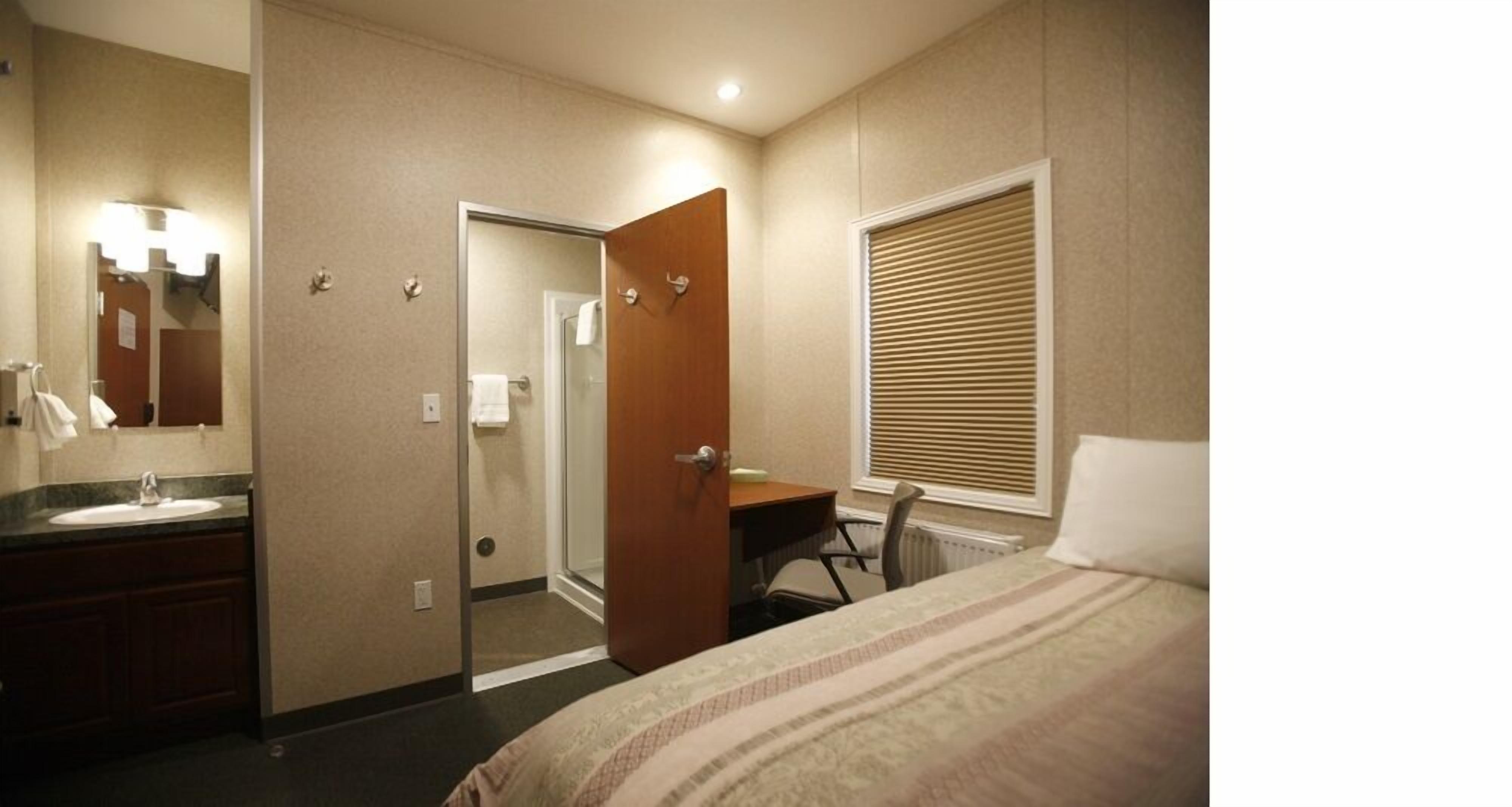 single room, 1 single bed, private bathroom | desk, blackout curtains, soundproofing, free wifi