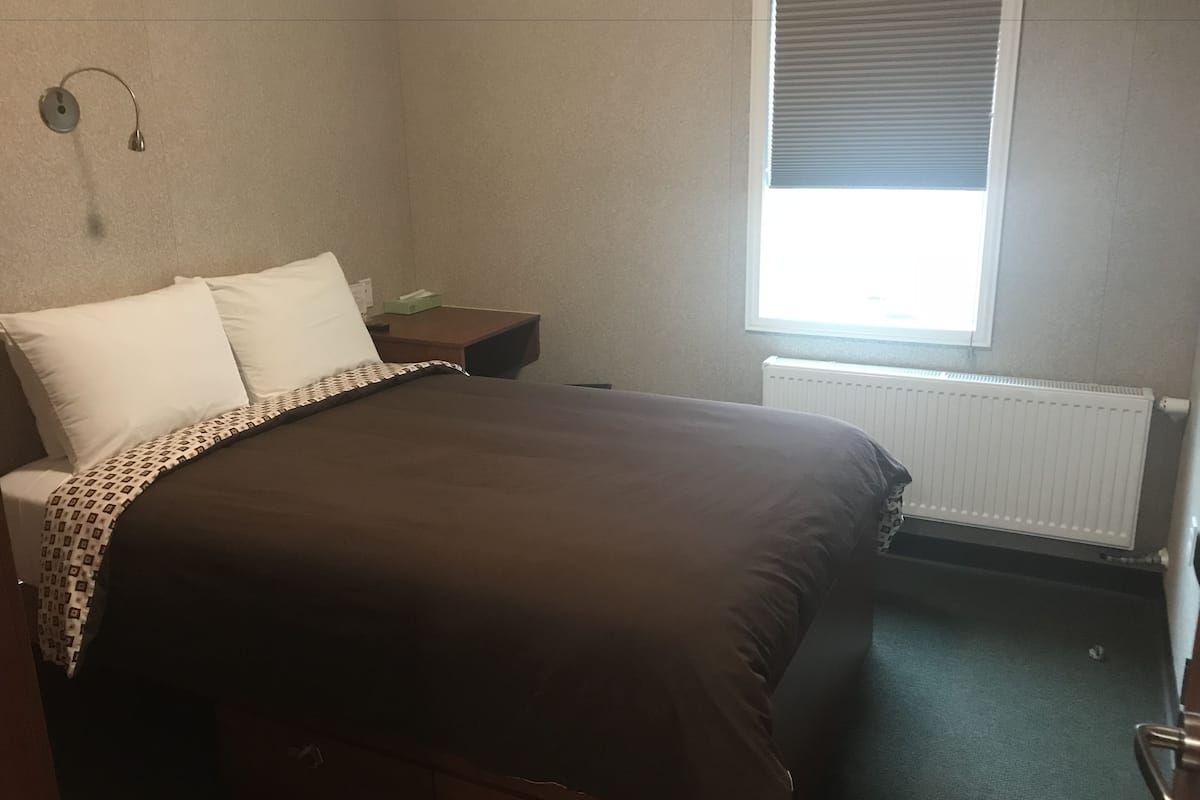 double room, 1 double bed, private bathroom | desk, blackout curtains, soundproofing, free wifi