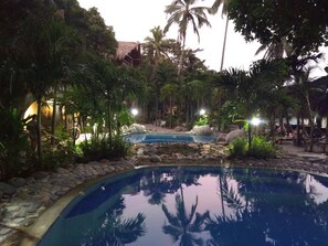 2 outdoor pools - Ecohostal Rio Piedra - Hostel (Santa Marta)