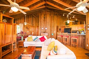 House, 2 Bedrooms | Living area