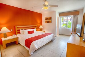 Emotions Select One Bedroom Suite *200 USD Resort Credit | Couette en duvet d'oie, mini-bar avec articles gratuits