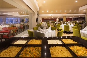 5 间餐厅,供应早餐、午餐和晚餐,墨西哥菜