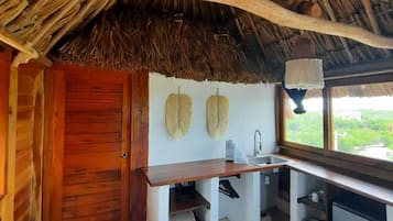 Habitación doble superior (Sol) | Caja de seguridad en la habitación y decoración personalizada