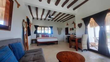 Standard Studio (Luna) | In-room safe, individually decorated, individually furnished, free WiFi