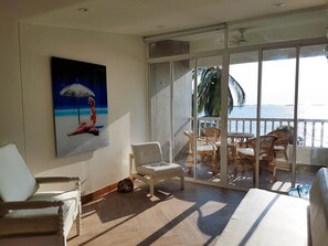 Appartement Panoramique, 2 chambres, vue océan, en front de mer | Vue sur la plage/l’océan
